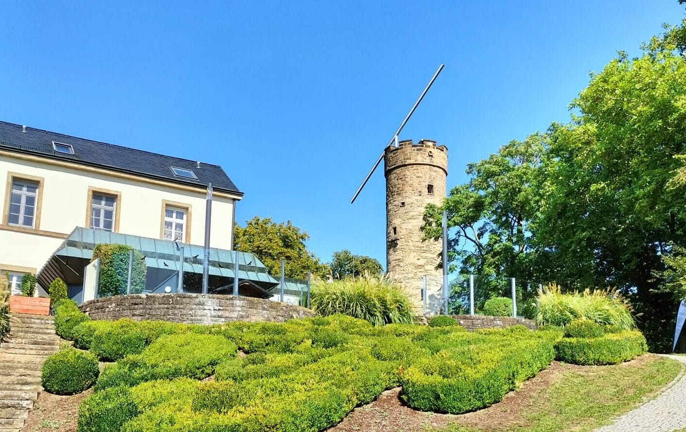 Der Wartberg mit Restaurant und Turm