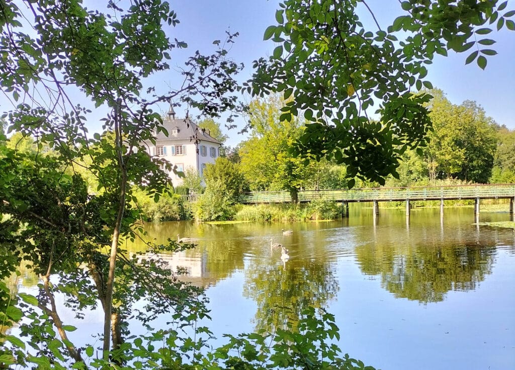 Wasserschloss in Heilbronn foto über den See